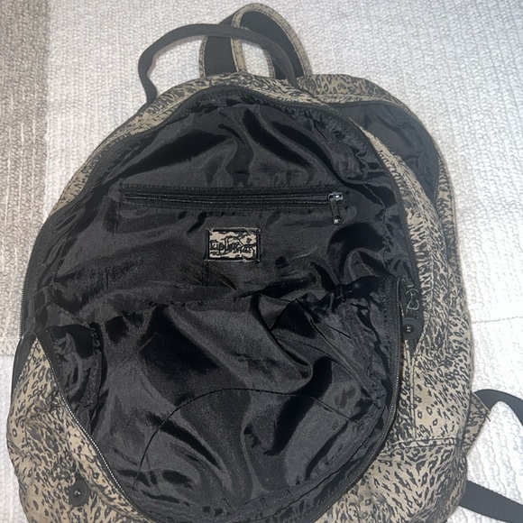 Kipling gray book bag with a computer compartment - Picture 5 of 6